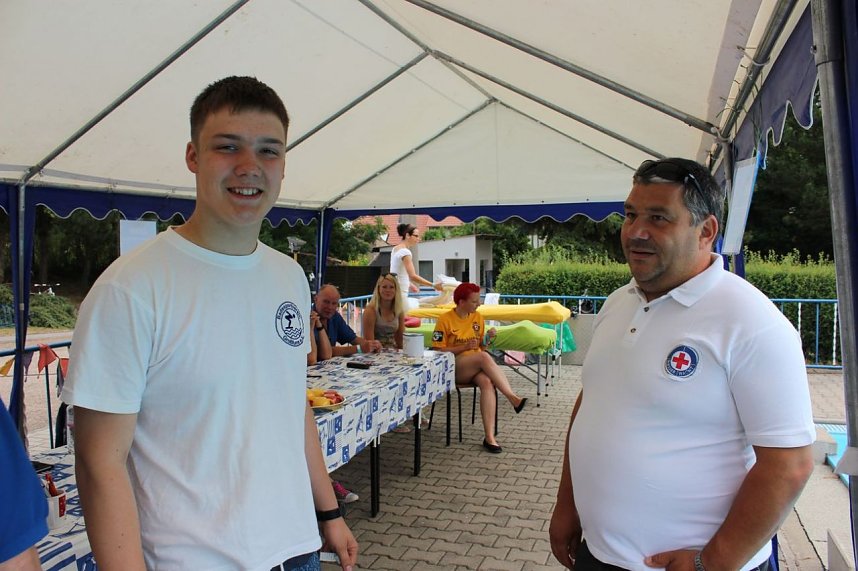 24-Stunden-Schwimmen gestartet