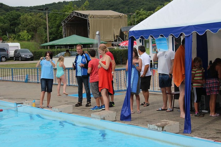 24-Stunden-Schwimmen gestartet