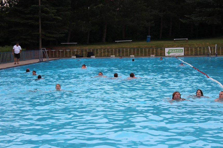 24-Stunden-Schwimmen gestartet