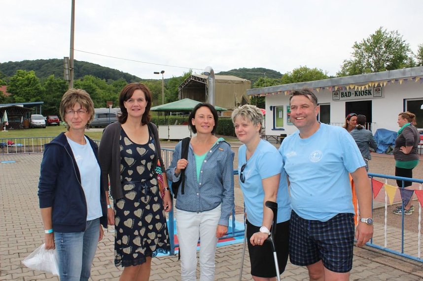 24-Stunden-Schwimmen gestartet