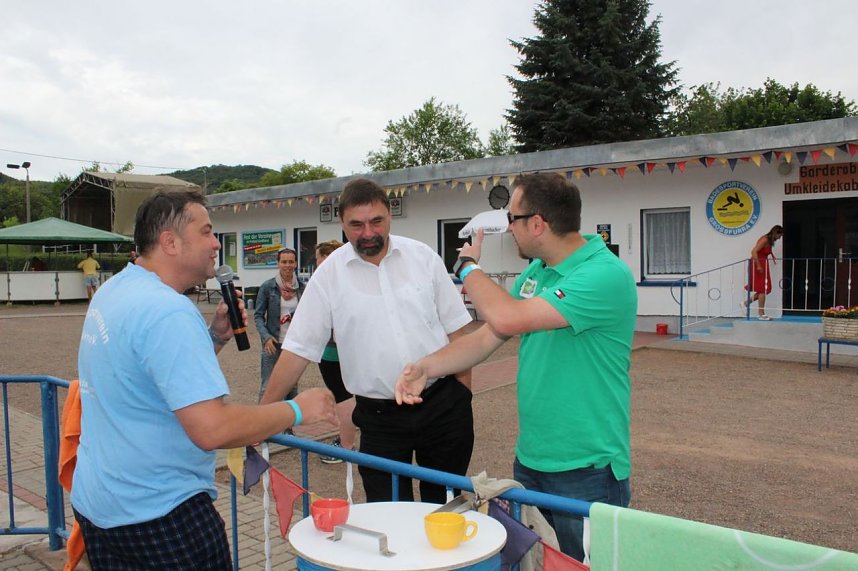 24-Stunden-Schwimmen gestartet