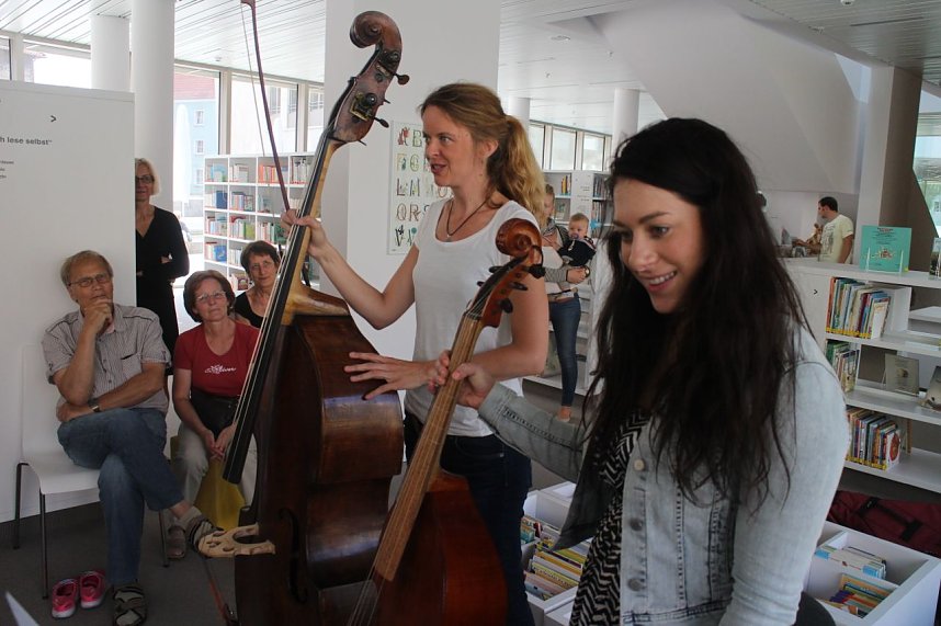 Martina Zimmermann brachte zu den Dienstagsgeschichten in der Nordh&auml;user Bibliothek ihren "Kaiser" mit