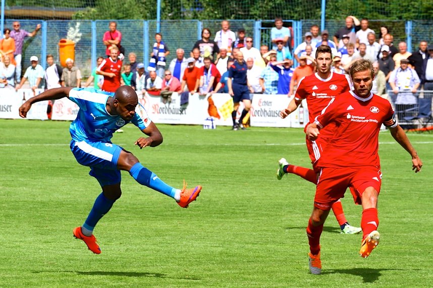 Wacker gewinnt 2:0 gegen Neustrelitz