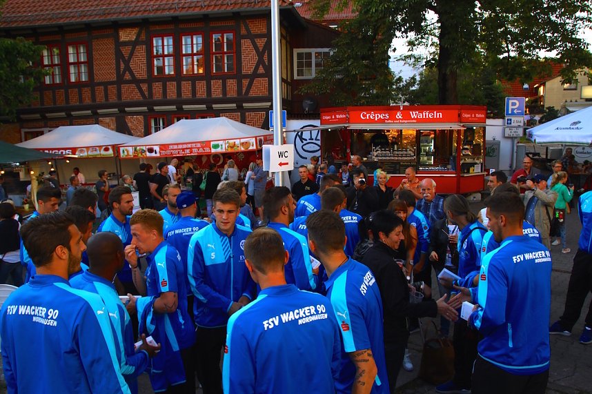 Auf der B&uuml;hne statt auf dem Rasen