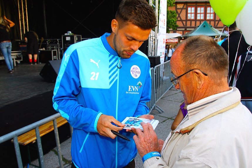 Auf der B&uuml;hne statt auf dem Rasen