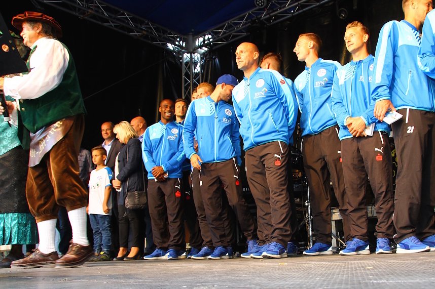 Auf der B&uuml;hne statt auf dem Rasen