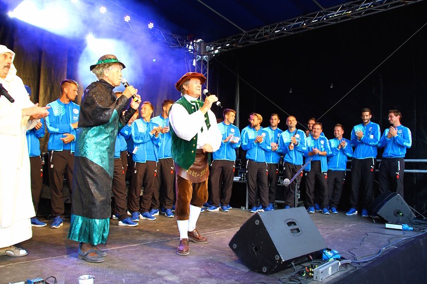 Auf der B&uuml;hne statt auf dem Rasen