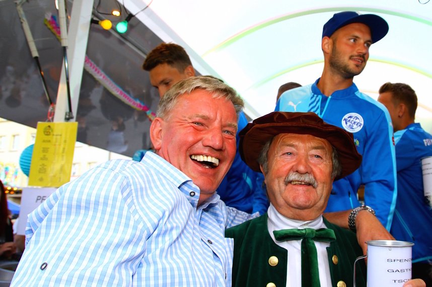 Auf der B&uuml;hne statt auf dem Rasen