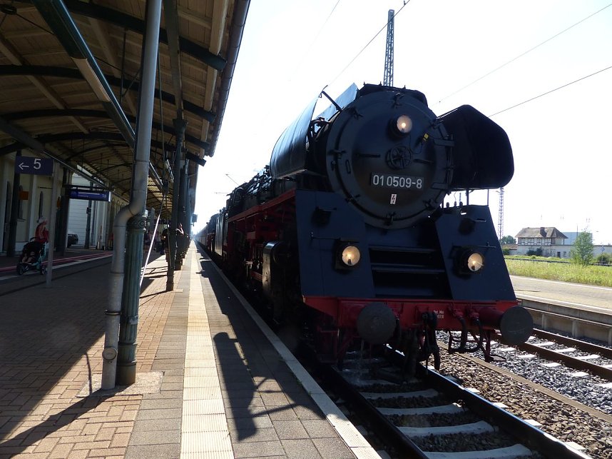 Lok-Spektakel im Bahnhof Nordhausen - zweimal eine "01"