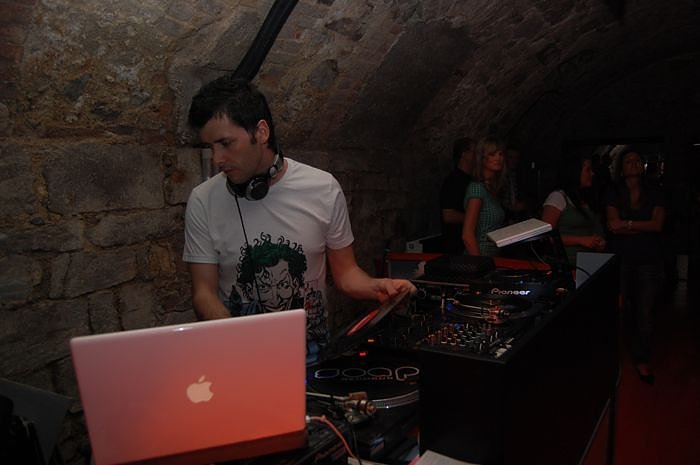 Raw Elements And Deep Grooves im Grease