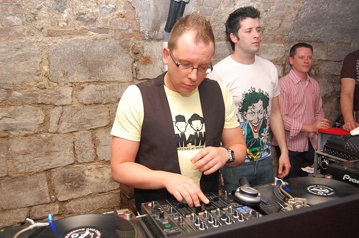 Raw Elements And Deep Grooves im Grease