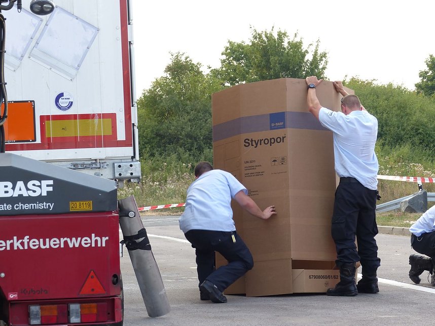 Gefahrgut soll umgeladen und gesichert werden