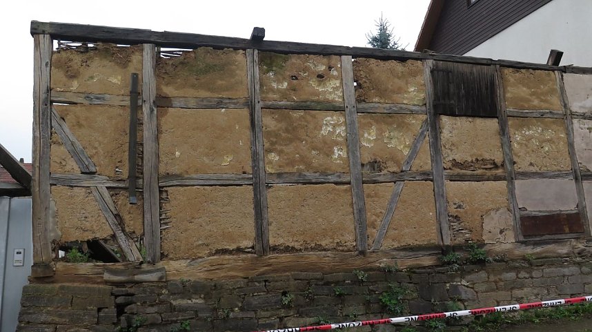 Hauswand st&uuml;rzte ein