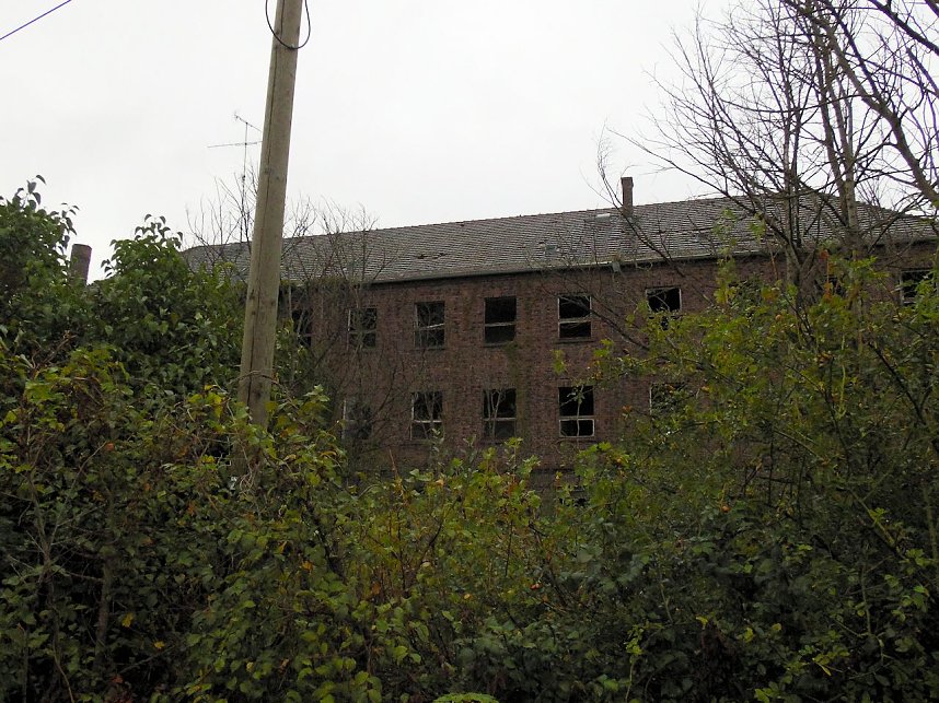 Unwirkliche Orte: Lokschuppen bei Bitterfeld