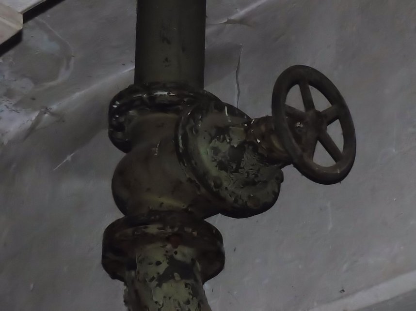 Unwirkliche Orte: Lokschuppen bei Bitterfeld