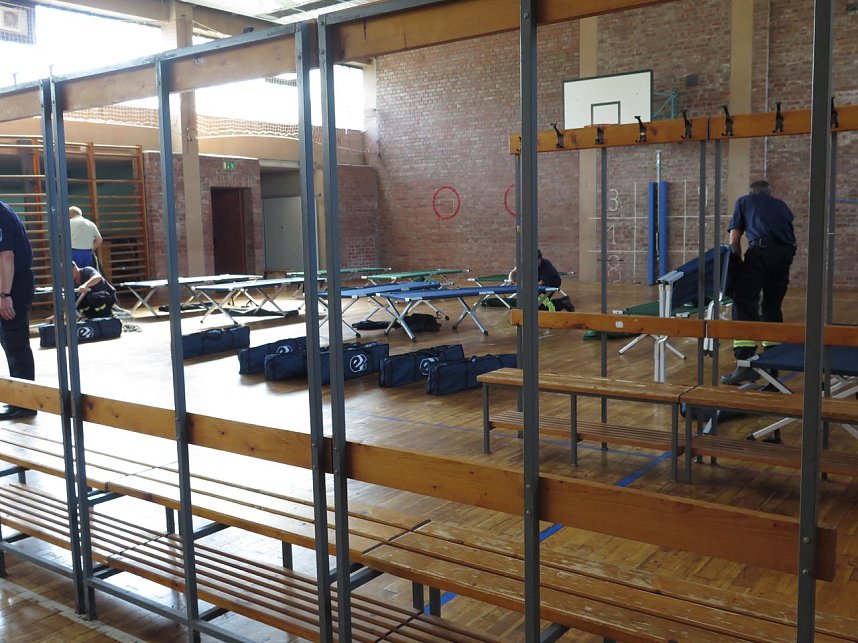 Turnhalle als Notunterkunft