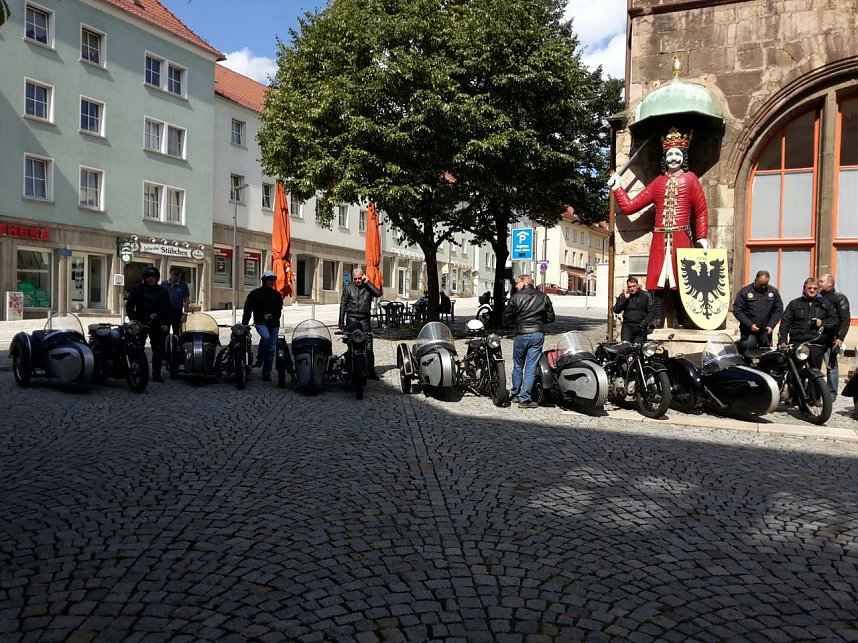 Rast am Nordh&auml;user Roland - sieben "AWO's" und eine EMW