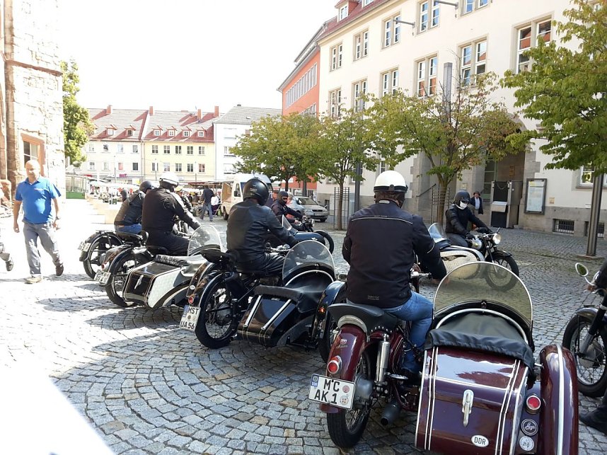 Rast am Nordh&auml;user Roland - sieben "AWO's" und eine EMW