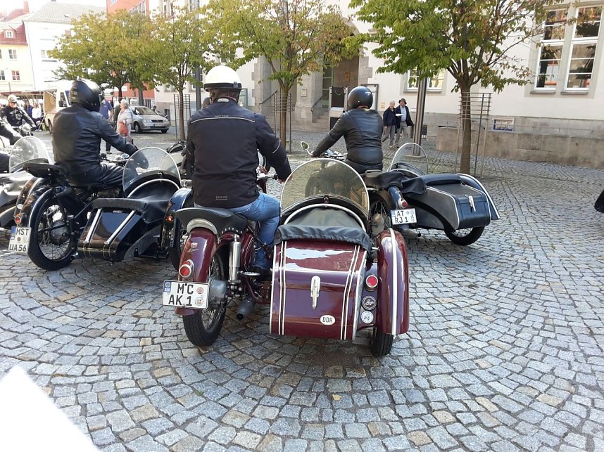 Rast am Nordh&auml;user Roland - sieben "AWO's" und eine EMW