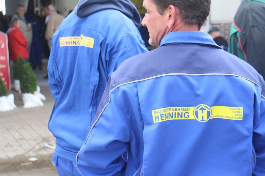 Volles Haus bei Henning Bau - die Urbacher Firma feierte 25j&auml;hriges Jubil&auml;um