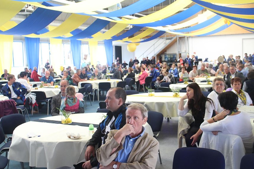 Volles Haus bei Henning Bau - die Urbacher Firma feierte 25j&auml;hriges Jubil&auml;um
