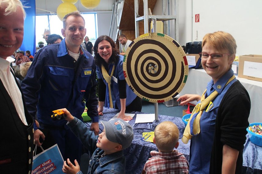 Volles Haus bei Henning Bau - die Urbacher Firma feierte 25j&auml;hriges Jubil&auml;um