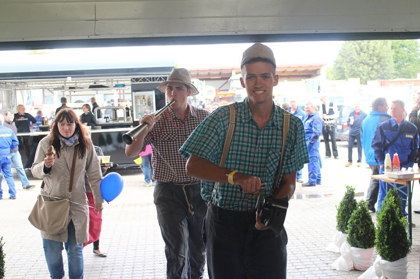 Volles Haus bei Henning Bau - die Urbacher Firma feierte 25j&auml;hriges Jubil&auml;um