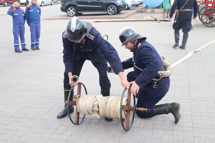 Volles Haus bei Henning Bau - die Urbacher Firma feierte 25j&auml;hriges Jubil&auml;um