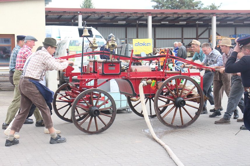Volles Haus bei Henning Bau - die Urbacher Firma feierte 25j&auml;hriges Jubil&auml;um
