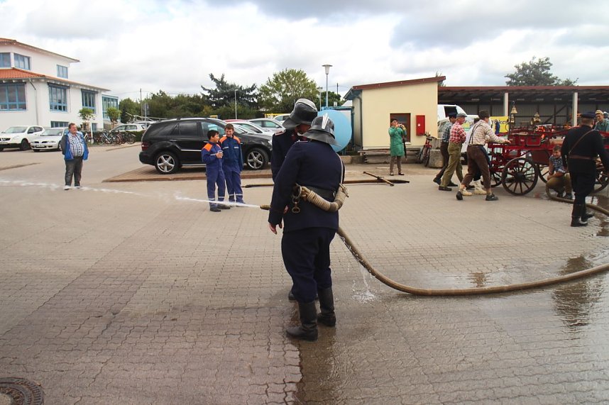 Volles Haus bei Henning Bau - die Urbacher Firma feierte 25j&auml;hriges Jubil&auml;um