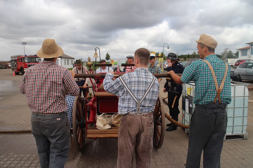 Volles Haus bei Henning Bau - die Urbacher Firma feierte 25j&auml;hriges Jubil&auml;um