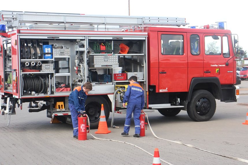 Volles Haus bei Henning Bau - die Urbacher Firma feierte 25j&auml;hriges Jubil&auml;um