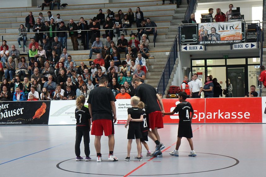 K&ouml;rbe werfen gegen Krebs - zweites Benefizspiel des Seamr&oacute;g BC