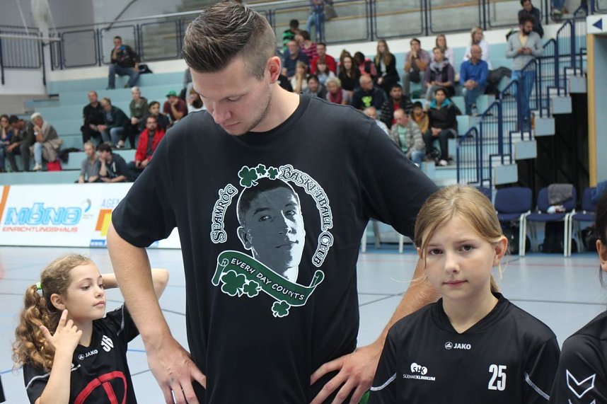 K&ouml;rbe werfen gegen Krebs - zweites Benefizspiel des Seamr&oacute;g BC