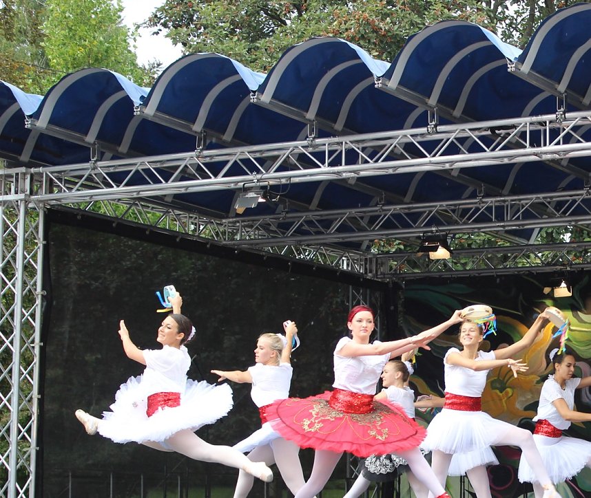 Zeitreise mit dem Tanzstudio Radeva