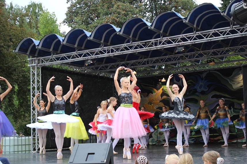 Zeitreise mit dem Tanzstudio Radeva