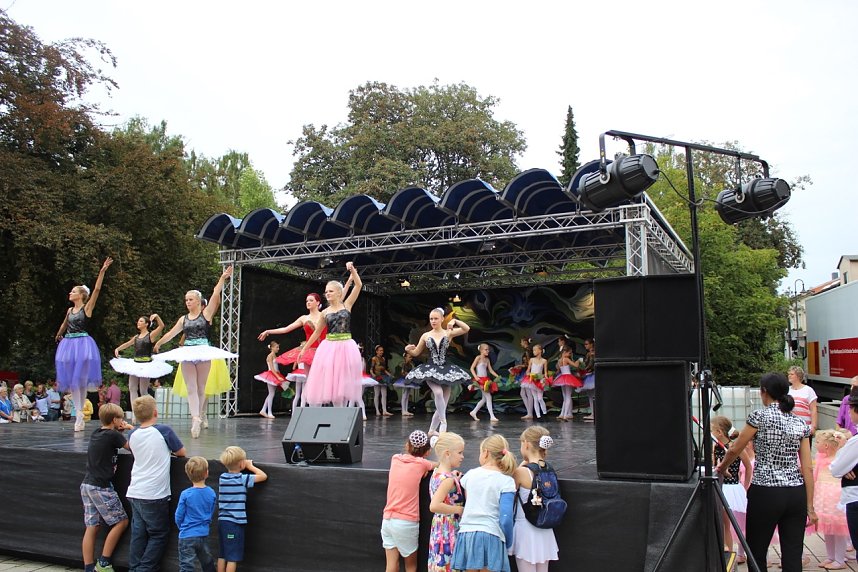 Zeitreise mit dem Tanzstudio Radeva