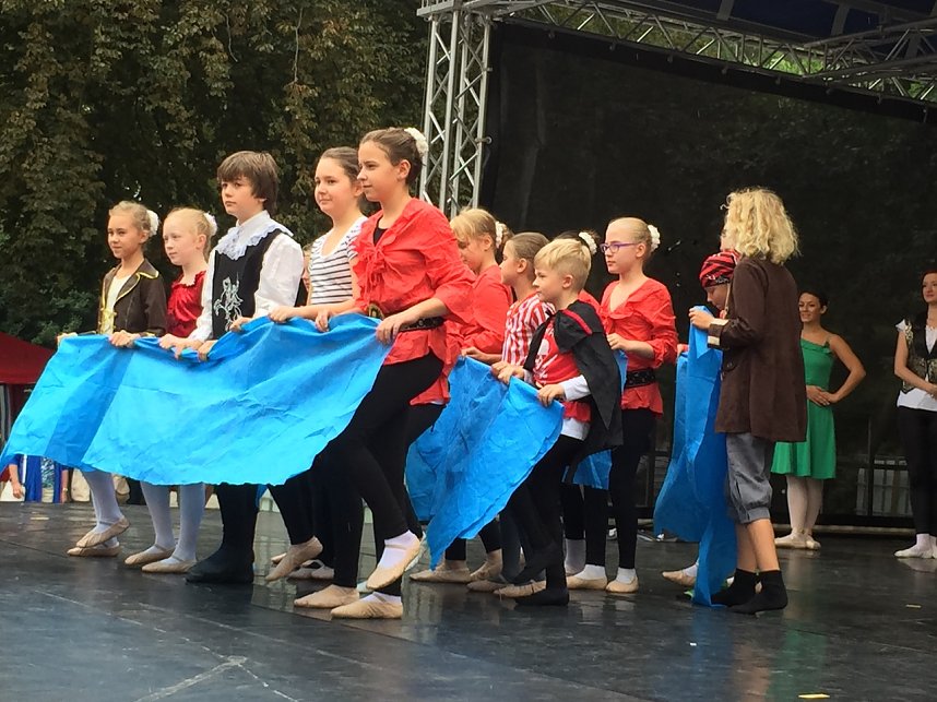 Zeitreise mit dem Tanzstudio Radeva