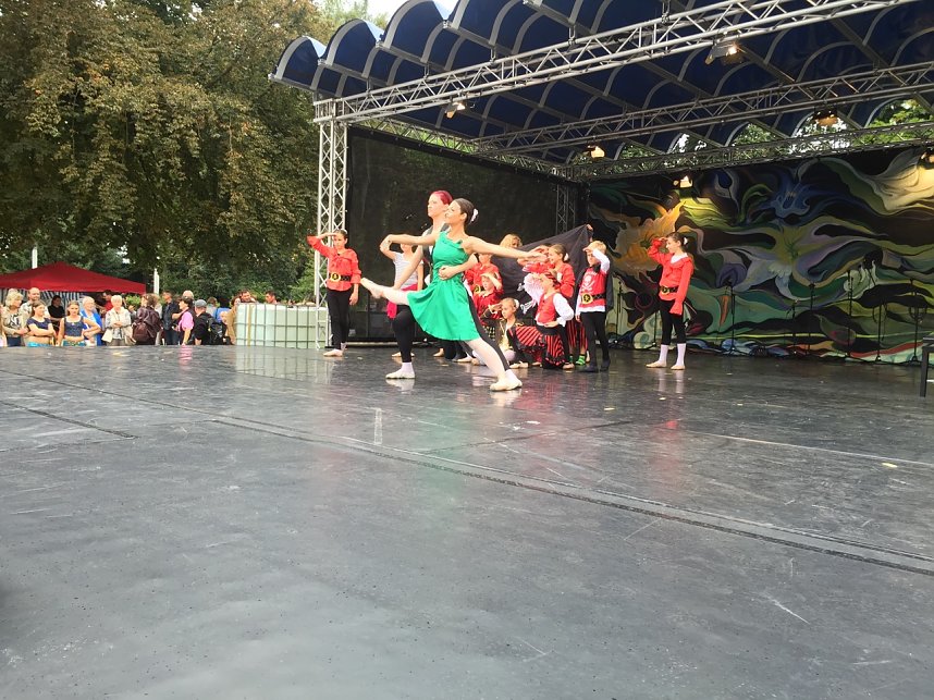 Zeitreise mit dem Tanzstudio Radeva