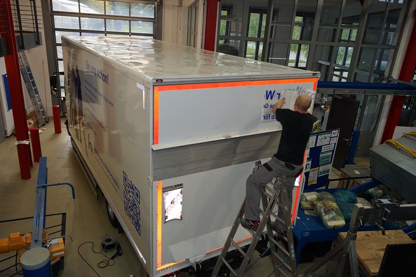 Ein Werbetr&auml;ger auf vier R&auml;dern sensibilisiert f&uuml;r die Wertstoffwende