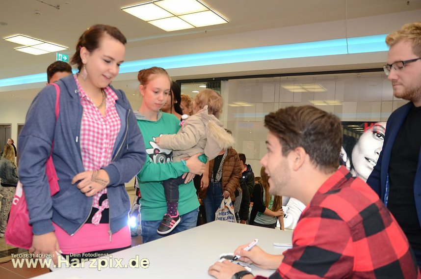 Luca H&auml;nni in der Marktpassage