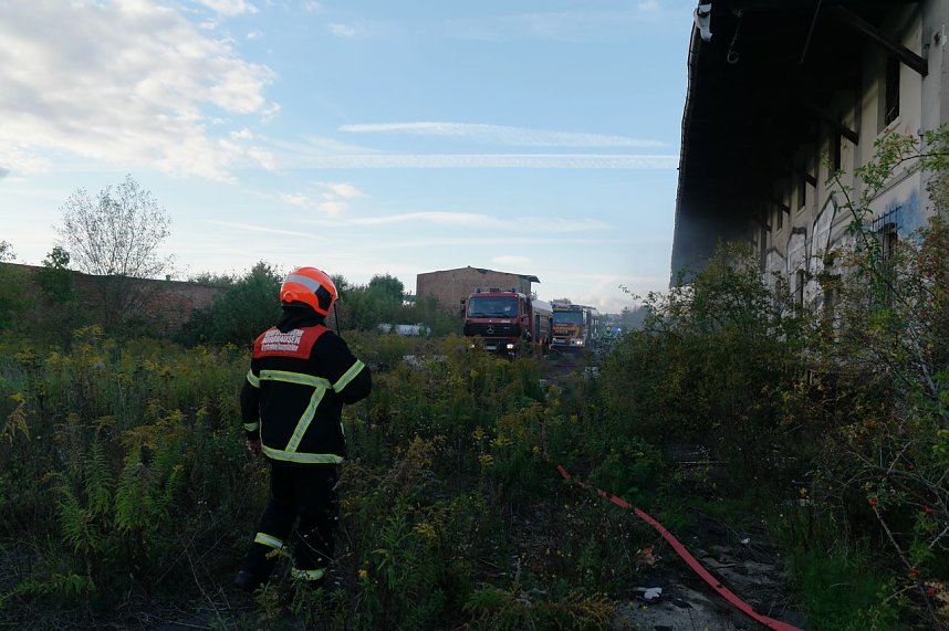 Brand in alter Lagerhalleq