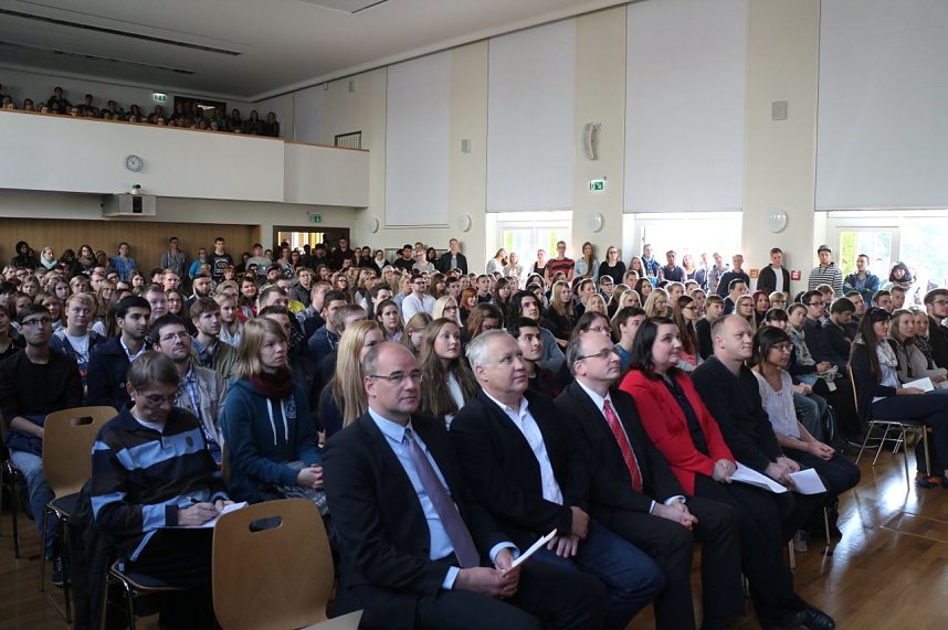 Volles Haus im Audimax - an der Nordh&auml;user Hochschule wurden heute die Neuzug&auml;nge immatrikuliert