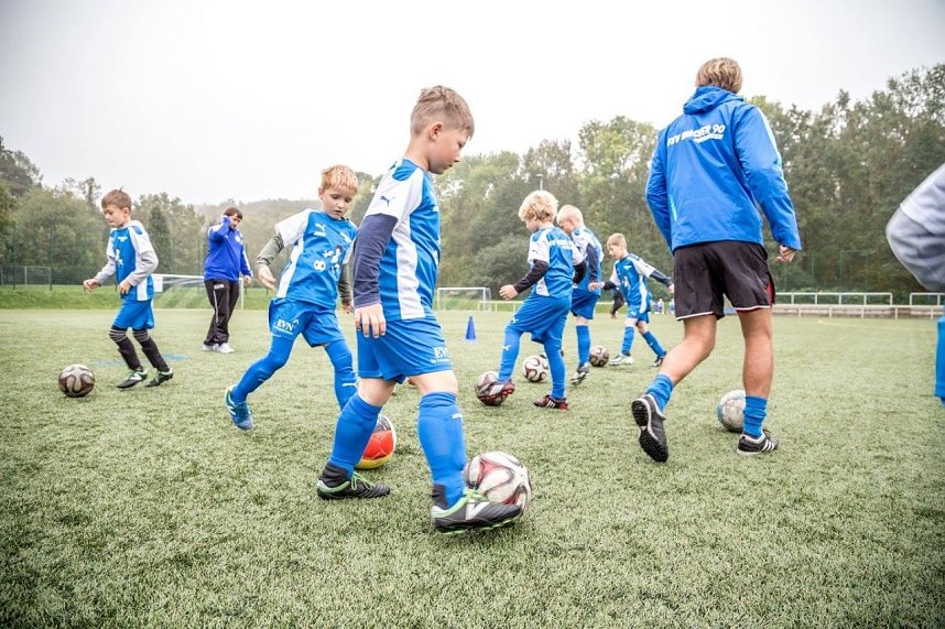 Fu&szlig;ball-Ferien-Camp im AKS