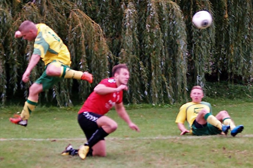 Greu&szlig;en gewinnt das Spitzenspiel