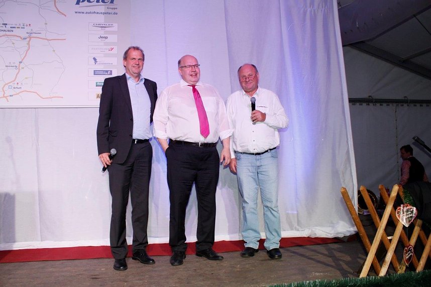 Gewichtiger Gast zum Oktoberfest im Autohaus Peter
