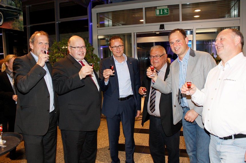 Gewichtiger Gast zum Oktoberfest im Autohaus Peter