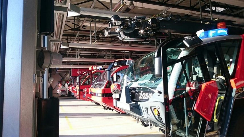 Der Sundh&auml;user Feuerwehrnachwuchs auf dem Flughafen