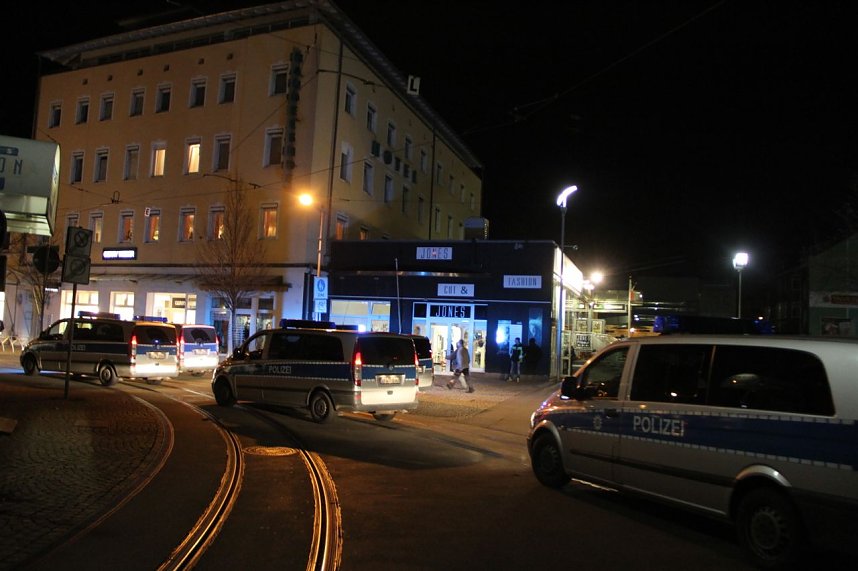 B&uuml;ndnis gegen Rechtsextremismus demonstriert gegen AfD Kundgebung