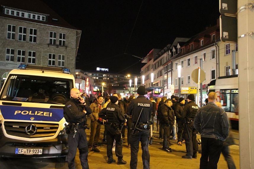 B&uuml;ndnis gegen Rechtsextremismus demonstriert gegen AfD Kundgebung